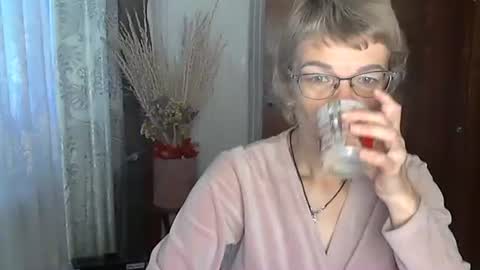 Snapshot of vanillaxcreamy chatting on 27, 10, 2025 Vanillaxcreamy online show from 27, 10, 2025