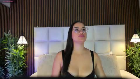 V A N N E S A   online show from 27, 11, 2025