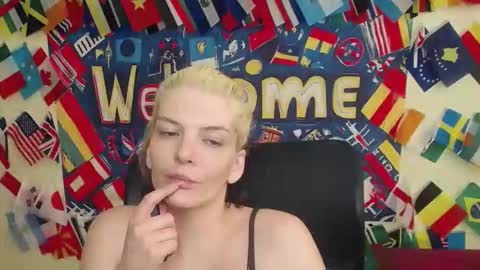 Snapshot of vanrey_ chatting on 4, 4, 2026 Vanessa online show from 4, 4, 2026