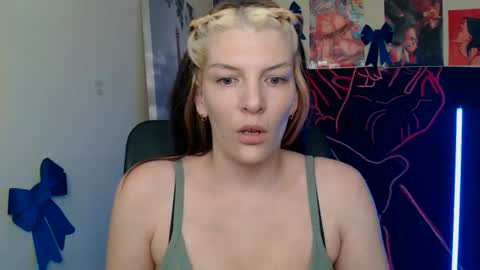 Snapshot of vanrey_ chatting on 5, 4, 2026 Vanessa online show from 5, 4, 2026