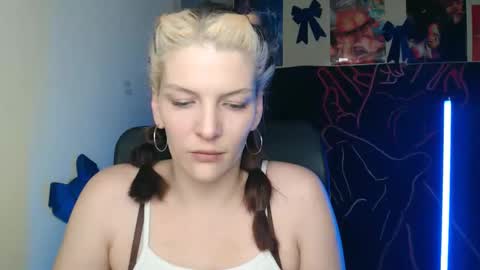Snapshot of vanrey_ chatting on 10, 4, 2026 Vanessa online show from 10, 4, 2026
