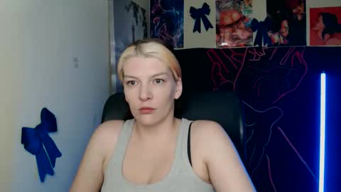 Snapshot of vanrey_ chatting on 14, 4, 2026 Vanessa online show from 14, 4, 2026