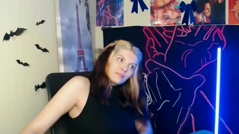 Snapshot of vanrey_ chatting on 17, 4, 2026 Vanessa online show from 17, 4, 2026