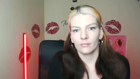 Snapshot of vanrey_ chatting on 19, 4, 2026 Vanessa online show from 19, 4, 2026