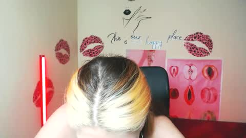 Snapshot of vanrey_ chatting on 19, 4, 2026 Vanessa online show from 19, 4, 2026