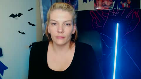 Snapshot of vanrey_ chatting on 20, 4, 2026 Vanessa online show from 20, 4, 2026