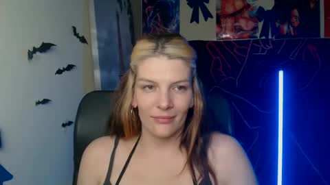 Snapshot of vanrey_ chatting on 28, 4, 2026 Vanessa online show from 28, 4, 2026