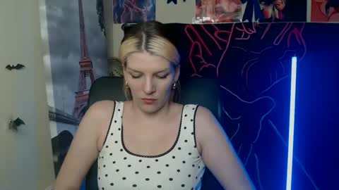 Snapshot of vanrey_ chatting on 4, 5, 2026 Vanessa online show from 4, 5, 2026