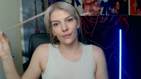 Snapshot of vanrey_ chatting on 18, 5, 2026 Vanessa online show from 18, 5, 2026