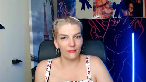 Snapshot of vanrey_ chatting on 22, 5, 2026 Vanessa online show from 22, 5, 2026