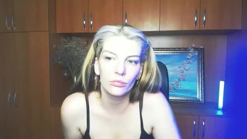 Snapshot of vanrey_ chatting on 25, 5, 2026 Vanessa online show from 25, 5, 2026