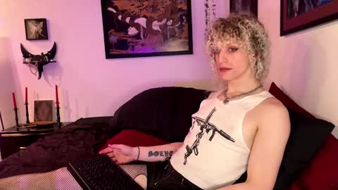 Snapshot of vantablossom chatting on 16, 12, 2025 vantablossom online show from 16, 12, 2025