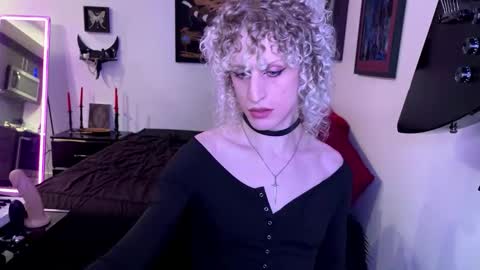 Snapshot of vantablossom chatting on 17, 12, 2025 vantablossom online show from 17, 12, 2025