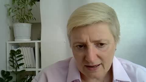 Snapshot of vea_motty chatting on 10, 4, 2026 vea_motty online show from 10, 4, 2026