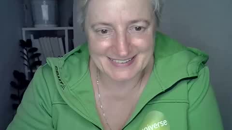 Snapshot of vea_motty chatting on 18, 4, 2026 vea_motty online show from 18, 4, 2026