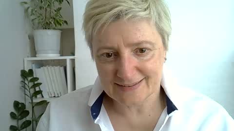 Snapshot of vea_motty chatting on 20, 4, 2026 vea_motty online show from 20, 4, 2026