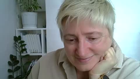 Snapshot of vea_motty chatting on 23, 4, 2026 vea_motty online show from 23, 4, 2026