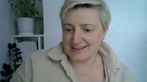 Snapshot of vea_motty chatting on 25, 4, 2026 vea_motty online show from 25, 4, 2026