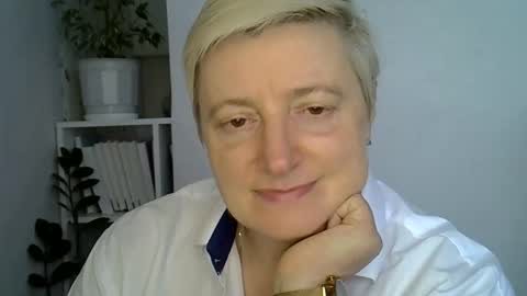 Snapshot of vea_motty chatting on 27, 4, 2026 vea_motty online show from 27, 4, 2026