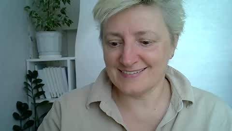 Snapshot of vea_motty chatting on 7, 5, 2026 vea_motty online show from 7, 5, 2026