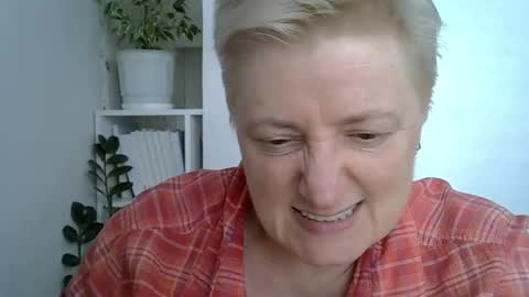 Snapshot of vea_motty chatting on 9, 5, 2026 vea_motty online show from 9, 5, 2026