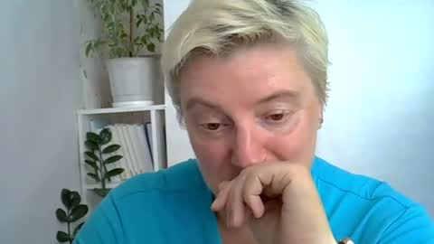 Snapshot of vea_motty chatting on 12, 7, 2026 vea_motty online show from 12, 7, 2026