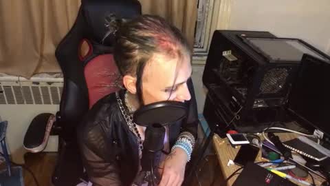 veelucious online show from 5, 10, 2025