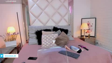 Snapshot of veesimons_dh chatting on 23, 12, 2024 Vee Simons online show from 23, 12, 2024