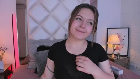 Snapshot of veesimons_dh chatting on 14, 1, 2025 Vee Simons online show from 14, 1, 2025