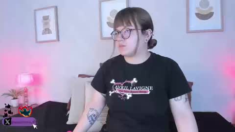 Snapshot of veesimons_dh chatting on 11, 9, 2025 Vee Simons online show from 11, 9, 2025
