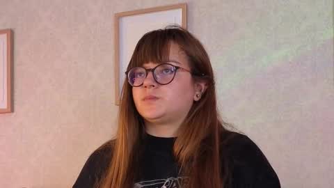 Snapshot of veesimons_dh chatting on 13, 10, 2025 Vee Simons online show from 13, 10, 2025