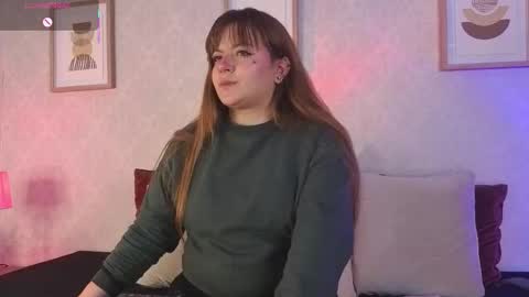 Snapshot of veesimons_dh chatting on 27, 10, 2025 Vee Simons online show from 27, 10, 2025