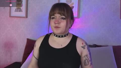 Snapshot of veesimons_dh chatting on 4, 11, 2025 Vee Simons online show from 4, 11, 2025