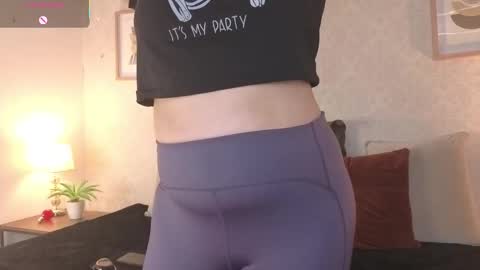 Snapshot of veesimons_dh chatting on 14, 11, 2025 Vee Simons online show from 14, 11, 2025