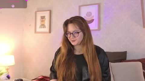 Snapshot of veesimons_dh chatting on 21, 11, 2025 Vee Simons online show from 21, 11, 2025