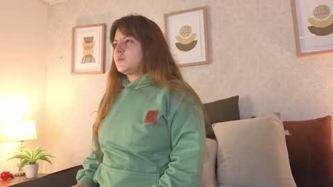 Snapshot of veesimons_dh chatting on 26, 11, 2025 Vee Simons online show from 26, 11, 2025