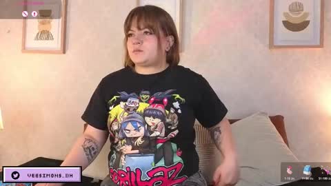 Snapshot of veesimons_dh chatting on 14, 12, 2025 Vee Simons online show from 14, 12, 2025