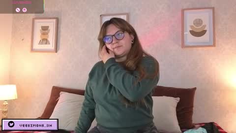 Snapshot of veesimons_dh chatting on 20, 12, 2025 Vee Simons online show from 20, 12, 2025