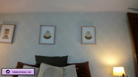 Snapshot of veesimons_dh chatting on 5, 1, 2026 Vee Simons online show from 5, 1, 2026