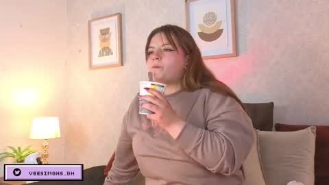 Snapshot of veesimons_dh chatting on 3, 2, 2026 Vee Simons online show from 3, 2, 2026