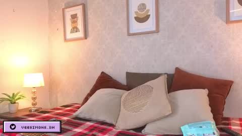 Snapshot of veesimons_dh chatting on 4, 2, 2026 Vee Simons online show from 4, 2, 2026