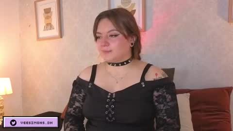 Snapshot of veesimons_dh chatting on 6, 2, 2026 Vee Simons online show from 6, 2, 2026