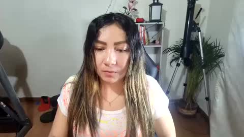 Snapshot of vellarossa chatting on 17, 12, 2024 Im VelaI will be Christmas and New Year with my family December 22 to January 13 I will miss you guys. online show from 17, 12, 2024