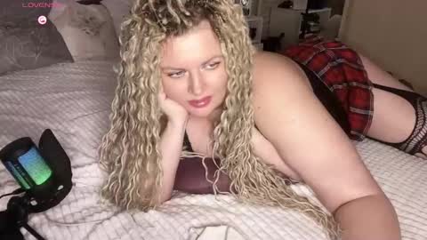 Snapshot of vellinka chatting on 27, 9, 2025 vellinka online show from 27, 9, 2025