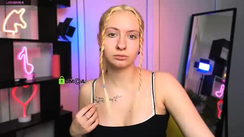 veloria_belle online show from 17, 12, 2025
