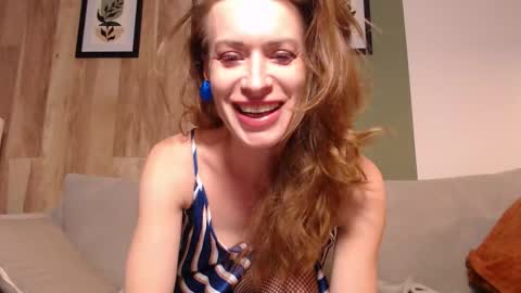 Snapshot of velourhex chatting on 3, 10, 2025 Lia Lin online show from 3, 10, 2025