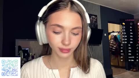 Snapshot of veluxe chatting on 22, 3, 2026 Nia online show from 22, 3, 2026