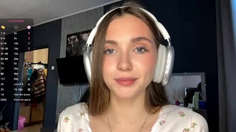 Snapshot of veluxe chatting on 23, 3, 2026 Nia online show from 23, 3, 2026