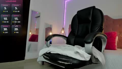 velveet_ online show from 18, 12, 2025