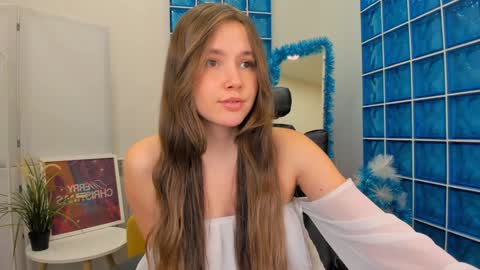 Snapshot of velvet_cherry chatting on 18, 12, 2024 velvet_cherry online show from 18, 12, 2024